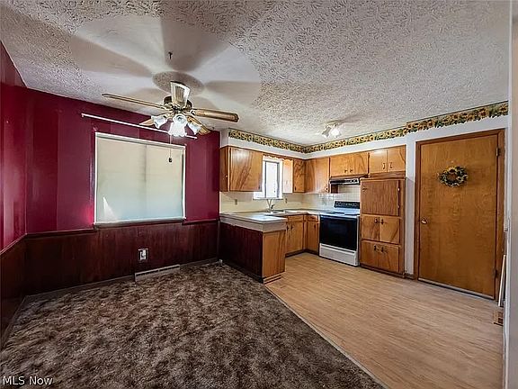3rd image of 1876 Harding Ave #1876