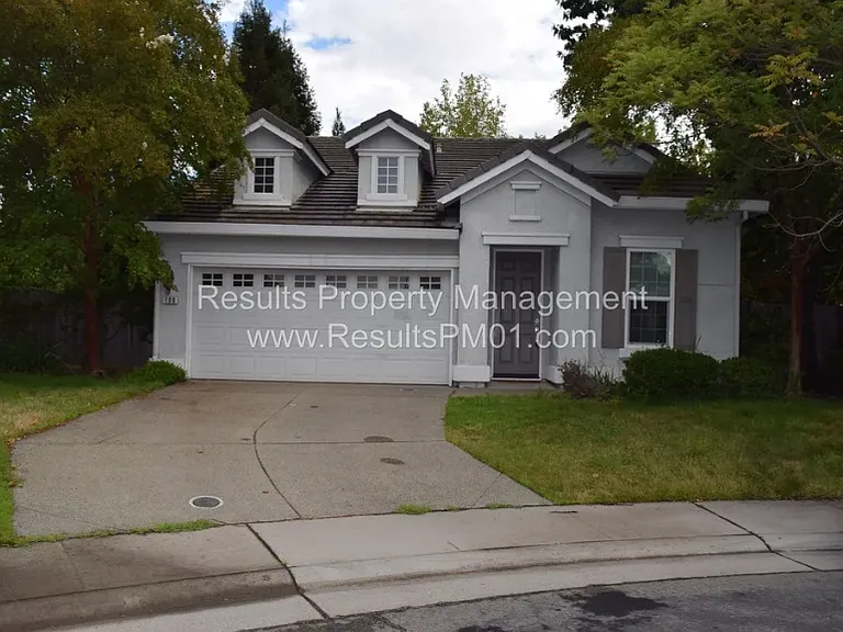108 Robinson Ct — Photo 2