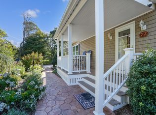 72 Washington Ave, Vineyard Haven, MA 02568