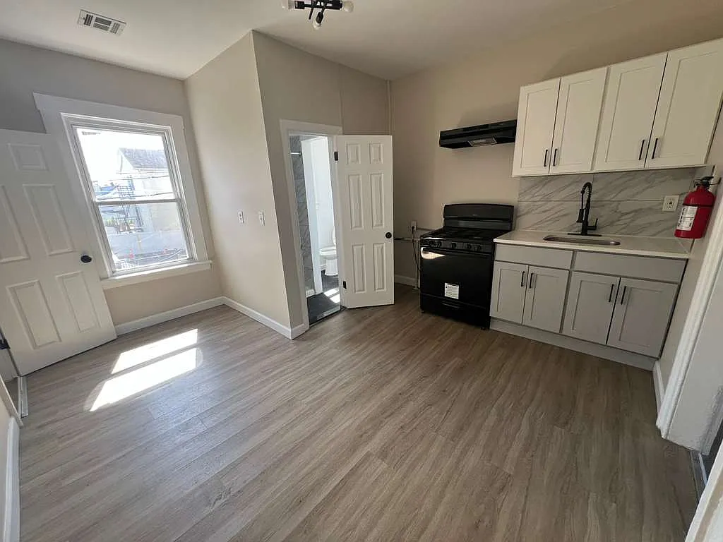 2 bed, $1,700 — Photo 1