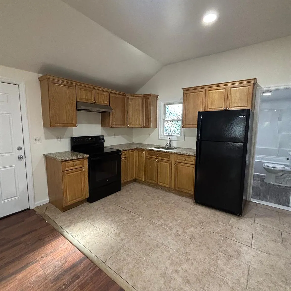 2 bed, 1.0 bath, 698 sqft, $2,505 — Photo 4