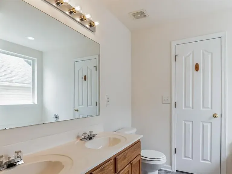 3840 Broadwater Ct — Photo 13