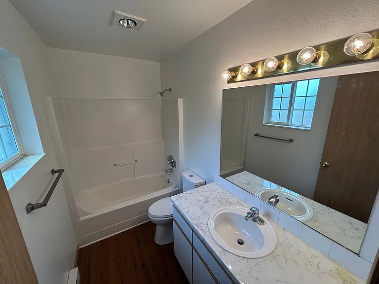 950 South Ash — Photo 19