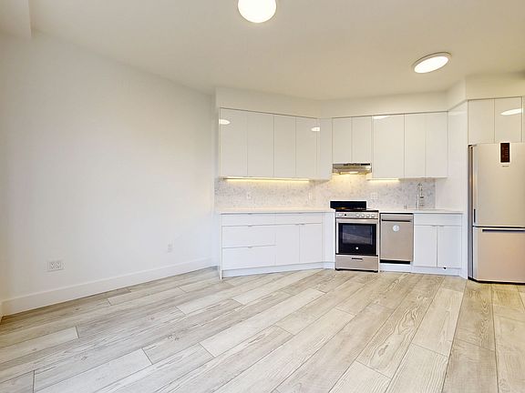 4th image of 17 Hermann St #403
