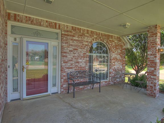4th image of 1324 SW 116th Ter