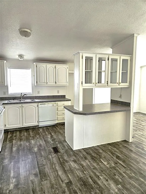 3 bed, 2.0 bath, 1568 sqft, $1,700 — Photo 3