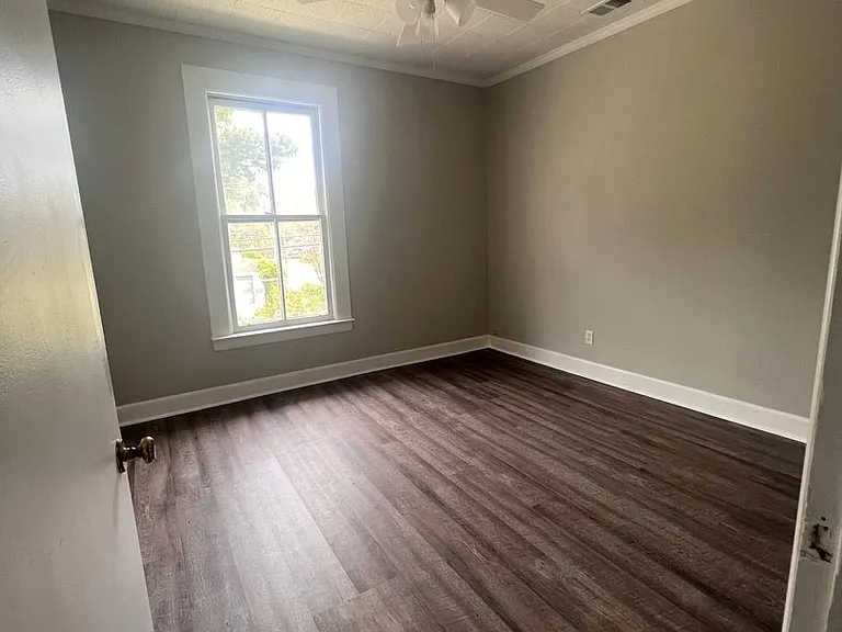 301 S College St — Photo 5