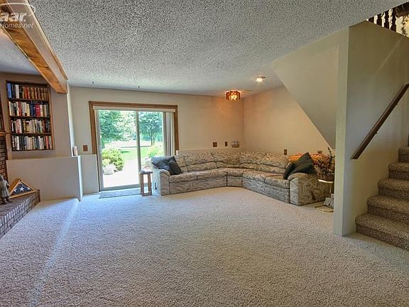 4th image of 1302 Meadow Green Ln