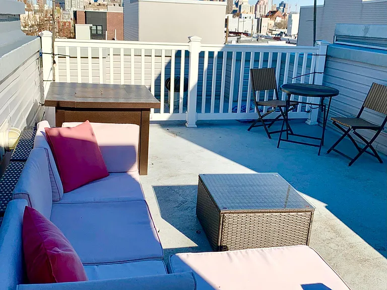 Awesome roof deck with skyline views! (some outdoor furniture included)