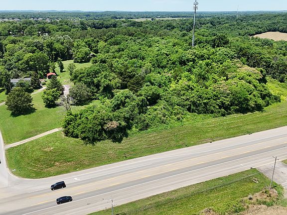 2nd image of 122 Central Valley Rd
