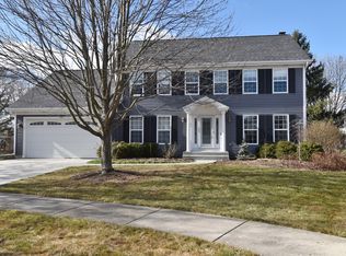 141 Stonefence Ct, Aurora, IL