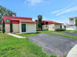 10024 SW 14th St, Pembroke Pines, FL 33025