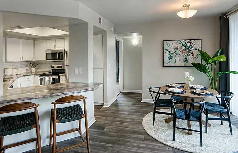 Bella Vista Apartment Homes — Photo 6