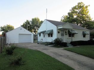 1125 Sunview Dr, Canton, IL 61520