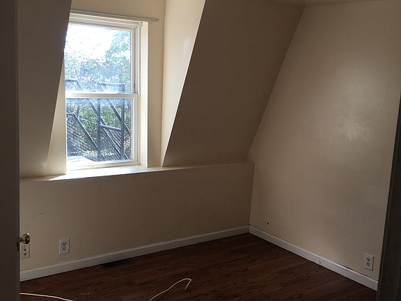 3rd image of 3021 Iowa Ave #A