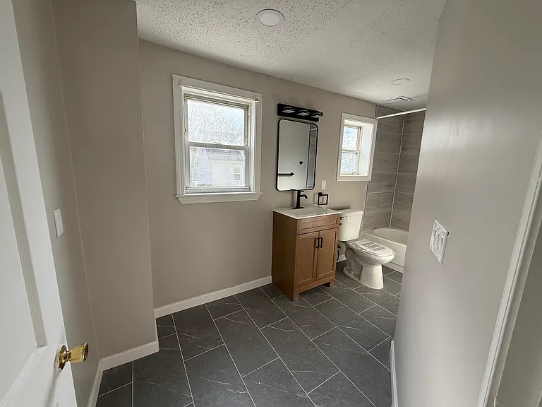 18 Meadow St #2 — Photo 2