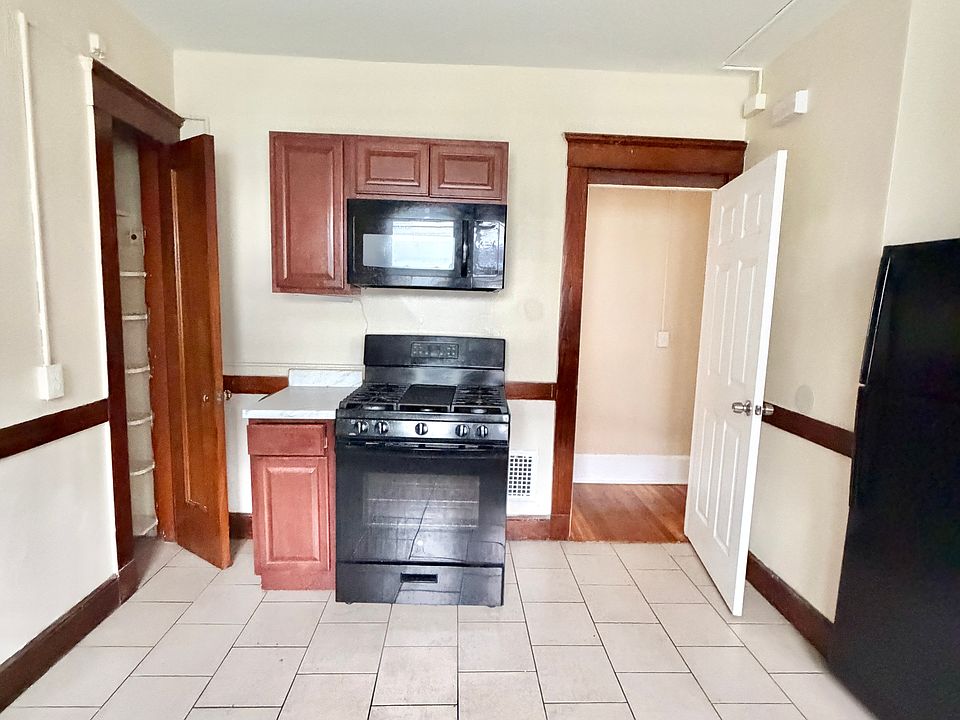 1st image of 390 Ellsworth Ave #2C