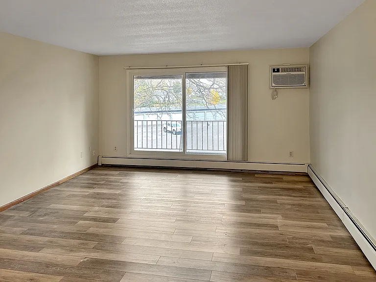 Tradewinds Apartments — Photo 9