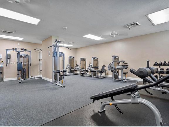 4th image of 520 Brickell Key Dr #702
