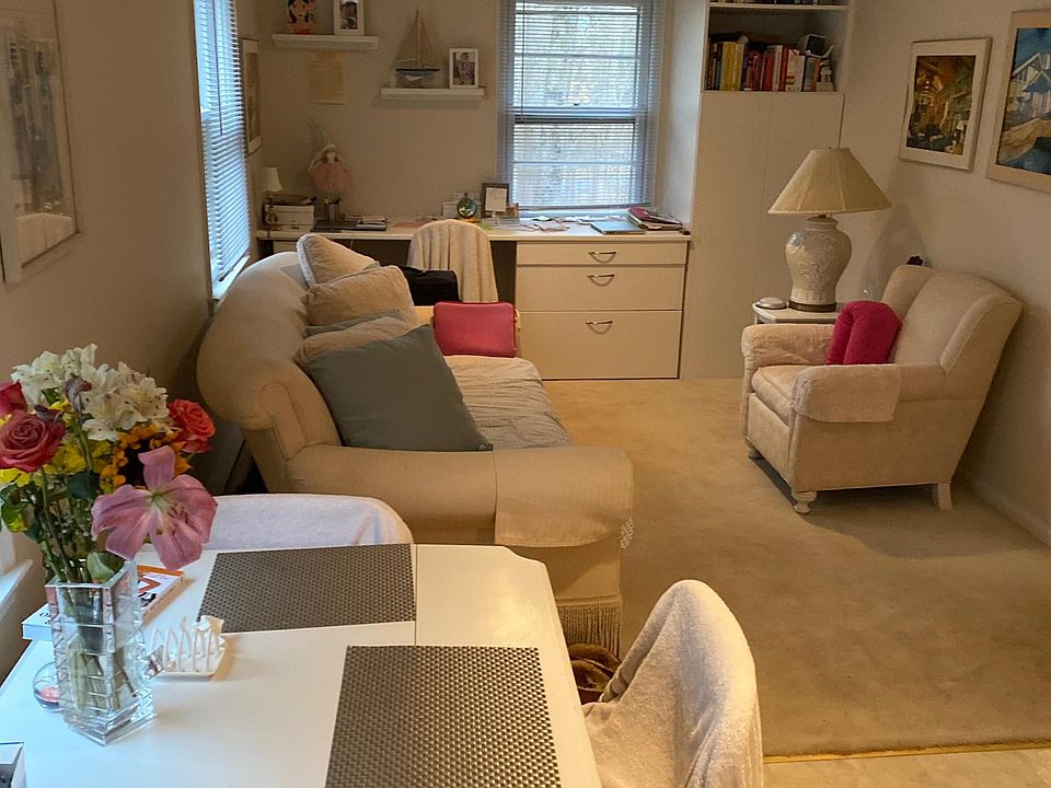 2nd image of 12 Birchside Dr #2