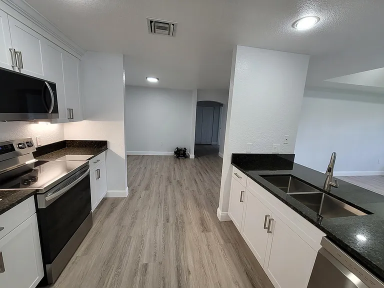 1758 N Dovetail Dr #0 — Photo 2