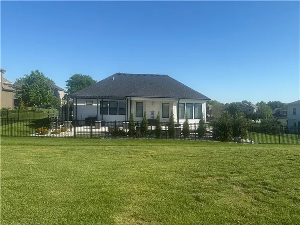24320 W 68th St, Shawnee, KS 66226