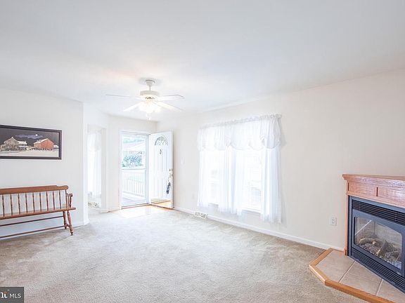 5th image of 110 E Payne Ln #135