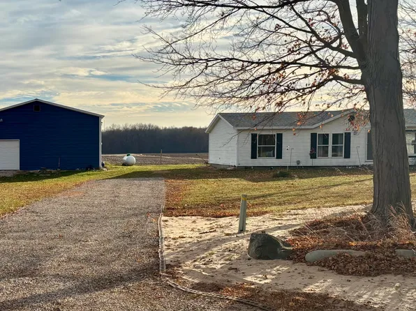 1518 E Tupper Lake Rd, Lake Odessa, MI 48849