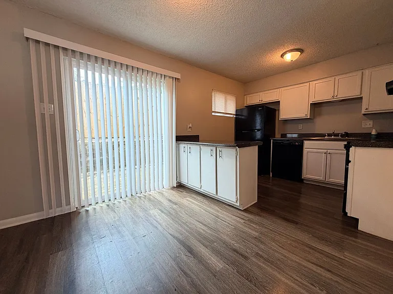 670 Hobbs Dr — Photo 13