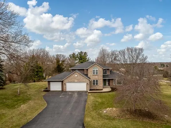 12192 Carberry Ln, Roscoe, IL 61073