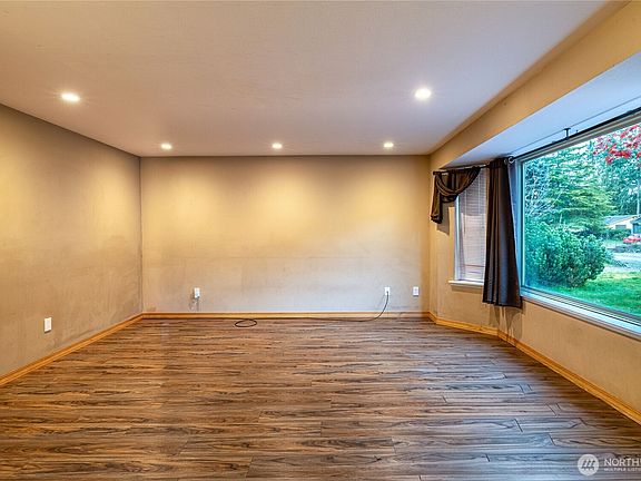 5th image of 5509 204th Street Ct E