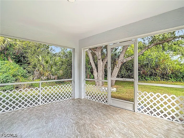 18522 Robinson Ave — Photo 32