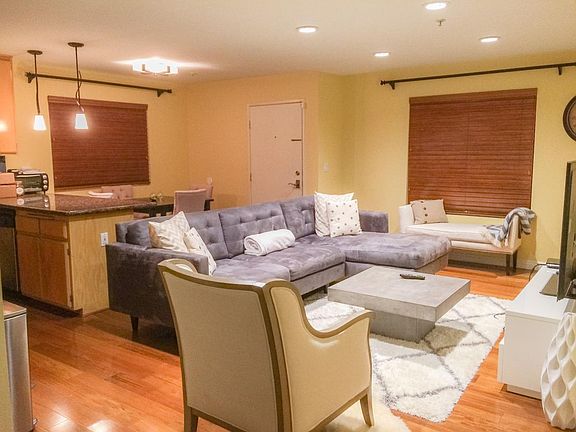 2nd image of 317 E Del Mar Blvd Unit 2