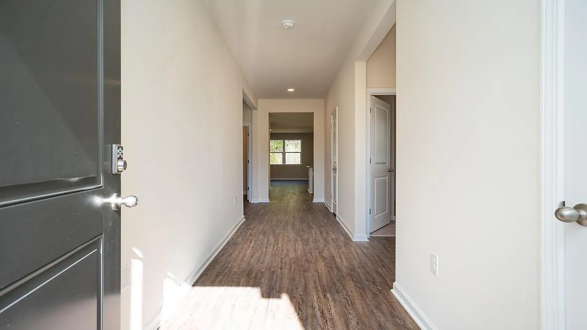 4 bed, 1975 sqft, $2,250 — Photo 2