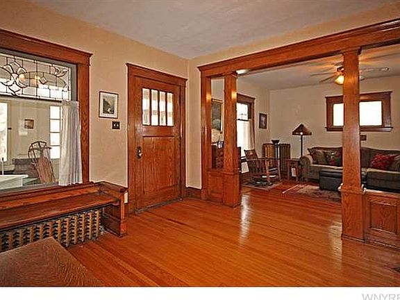 4th image of 204 Bryant St