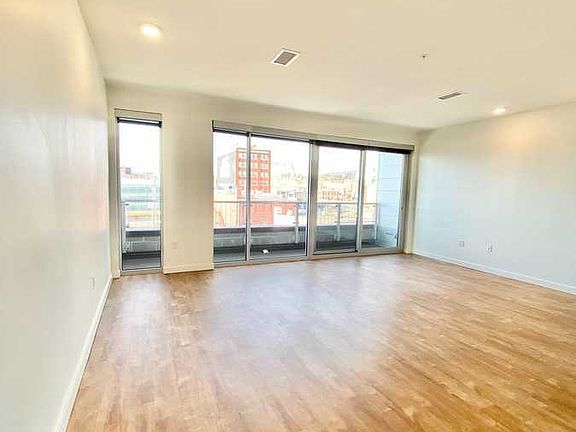2nd image of 1719 Walnut St #403