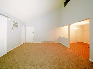 531 W Lies Rd APT 6, Carol Stream, IL 60188