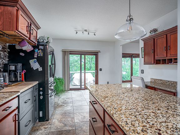 5th image of 1585 Deerwood Dr