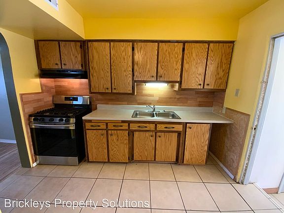 5th image of 5504 Summer Ave NE
