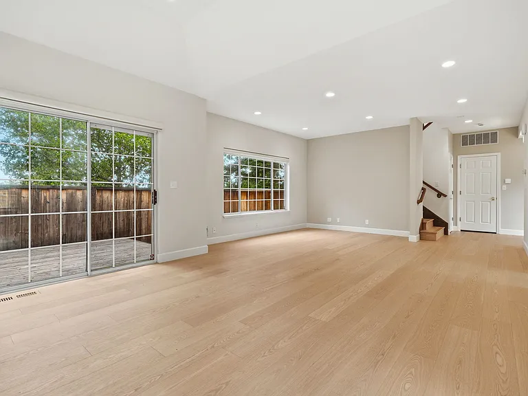 1595 5th Ave — Photo 32