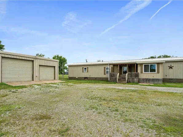 30511 W 327th St, Paola, KS 66071