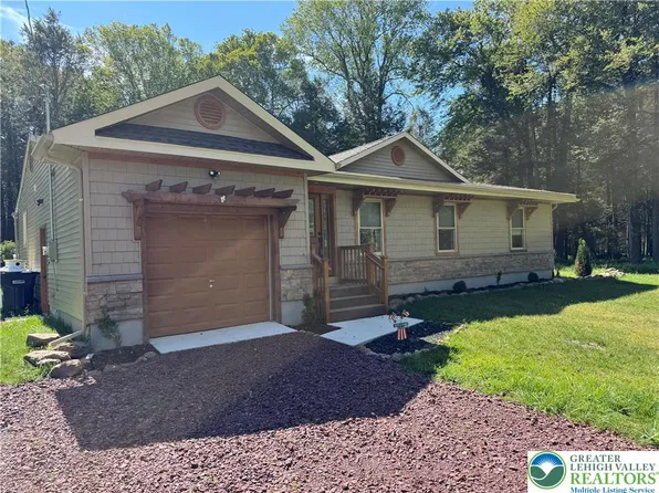 52 Tanglewood Dr, Albrightsville, PA 18210