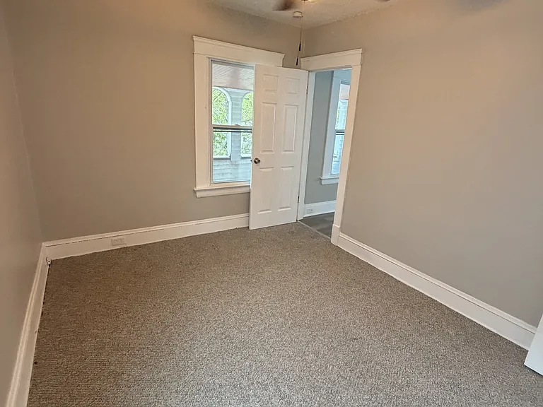 15619 School Ave — Photo 7