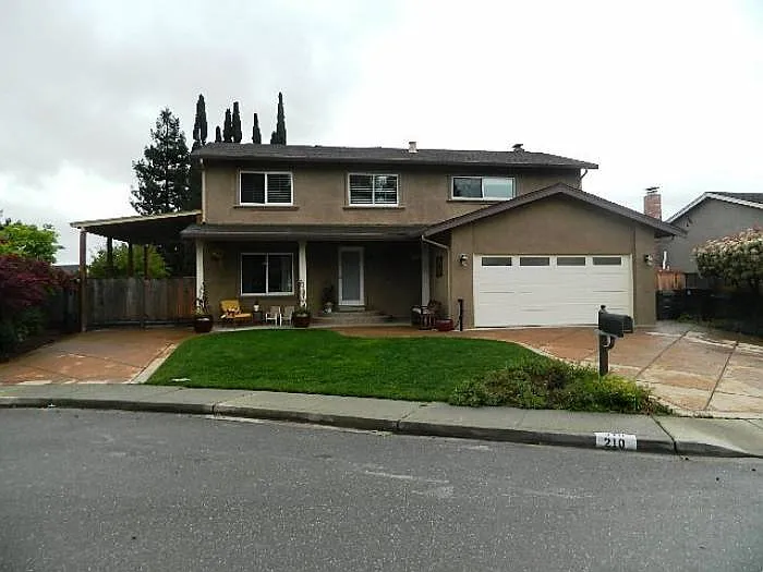 210 Alamos Pl photo 1
