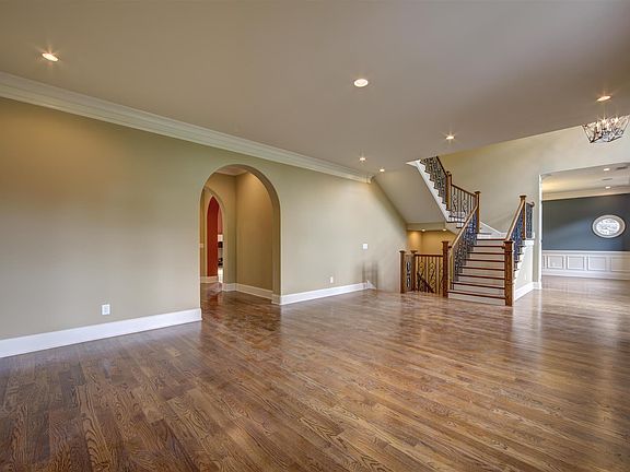 5th image of 400 Horseshoe Ln