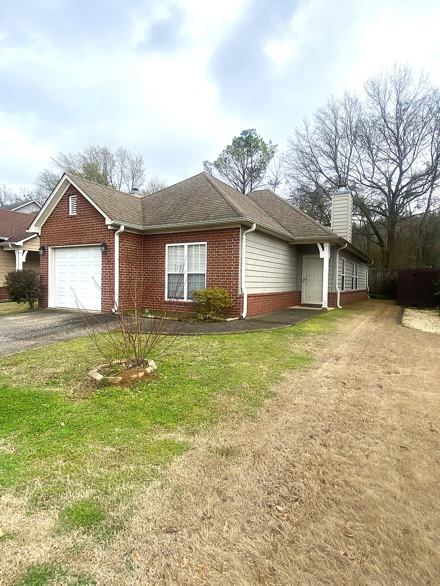 Building Photo - 422 Holland Lakes Dr N