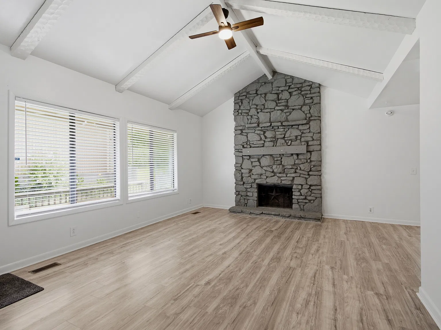2 bed, 1243 sqft, $1,900 — Photo 3