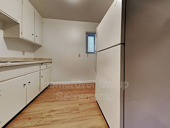 4th image of 423 5th St APT 7