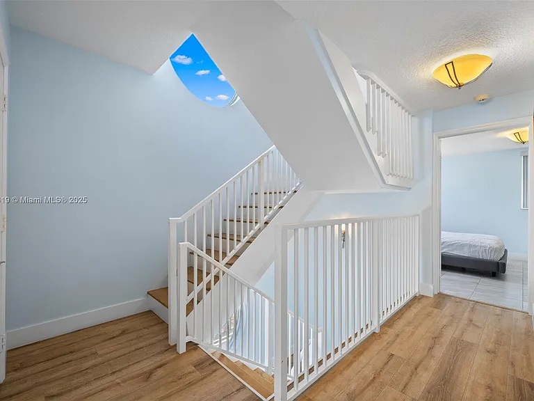 311 N Surf Rd — Photo 51
