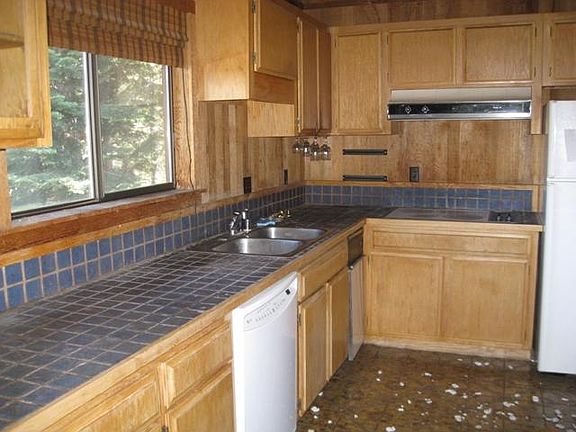 5th image of 482 Sweetwater Dr